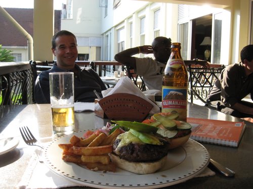 Arusha burger, Kilimanjaro beer, Stefano and Wilbert